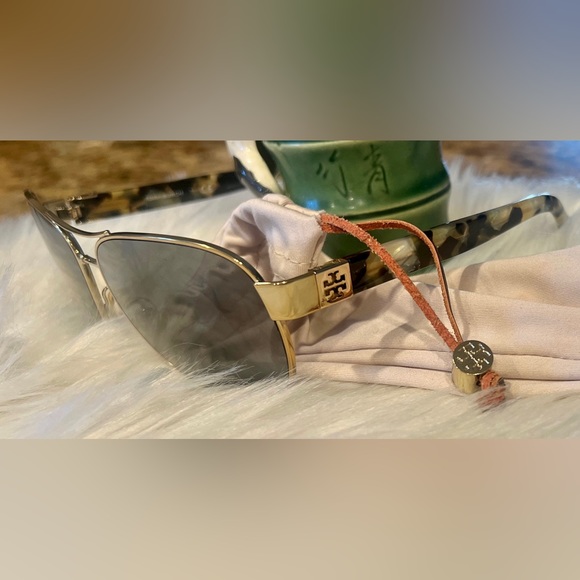 Authentic Tory Burch Sunglasses TY6051 Gold with Pouch - Picture 5 of 6